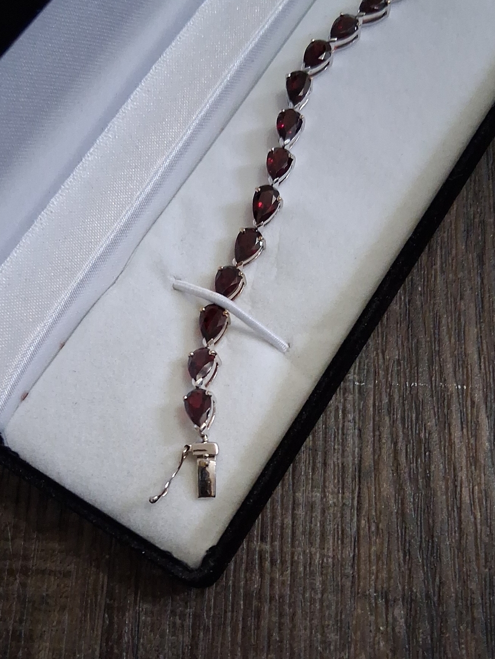 14K Solid WG Deep Red Genuine Garnet Bracelet (20, 7.5mm, Pear Cut Gemstones) - Picture 4 of 9